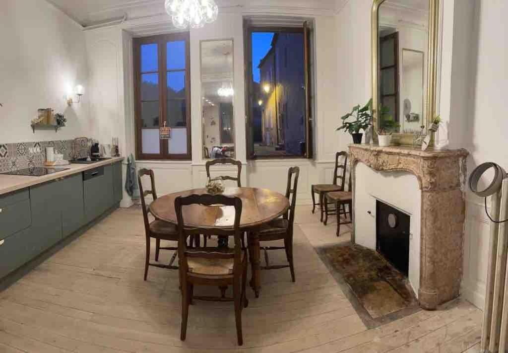 Maison dans quartier historique : La Grenouille Avallon Extérieur photo