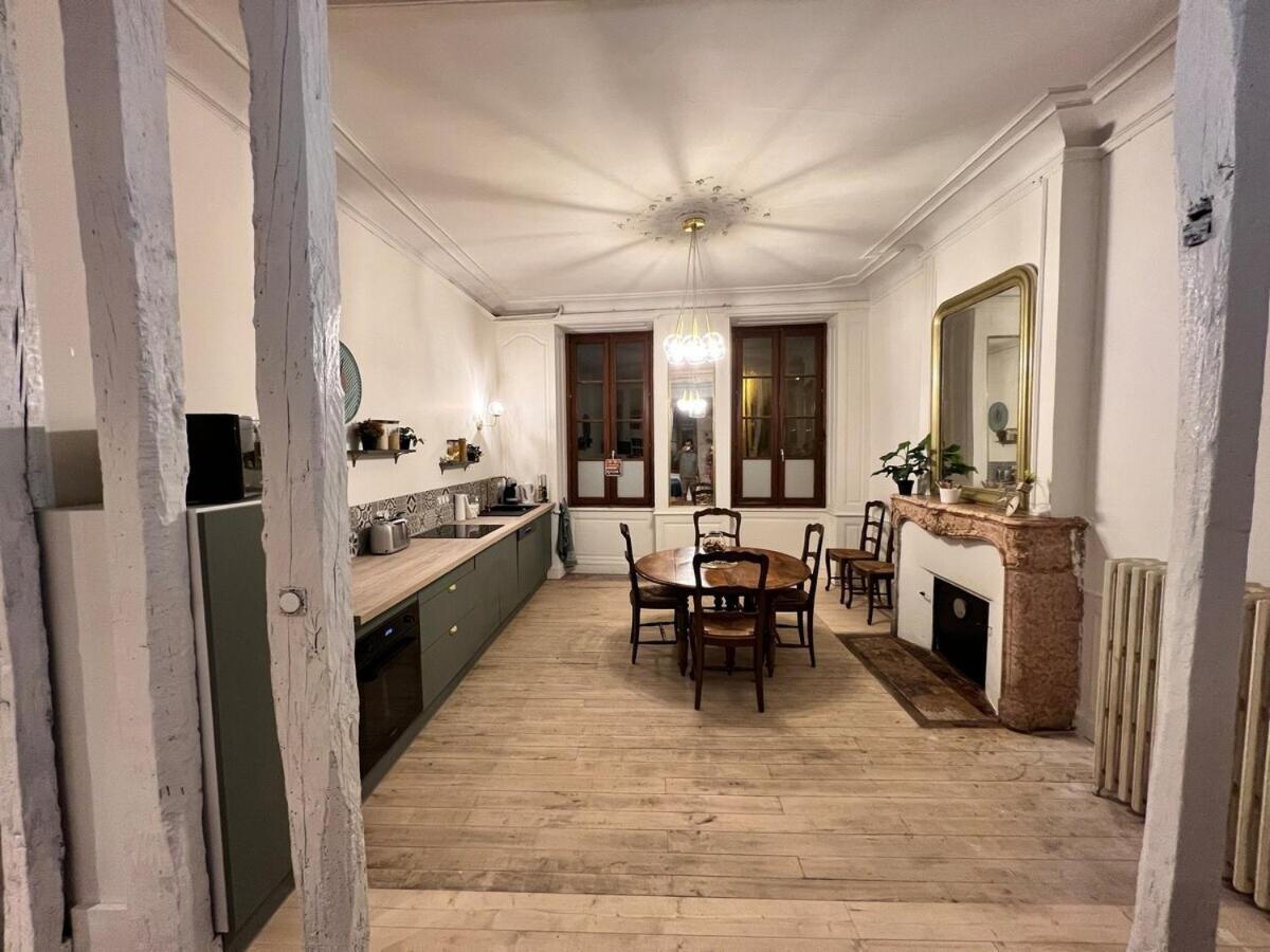 Maison dans quartier historique : La Grenouille Avallon Extérieur photo