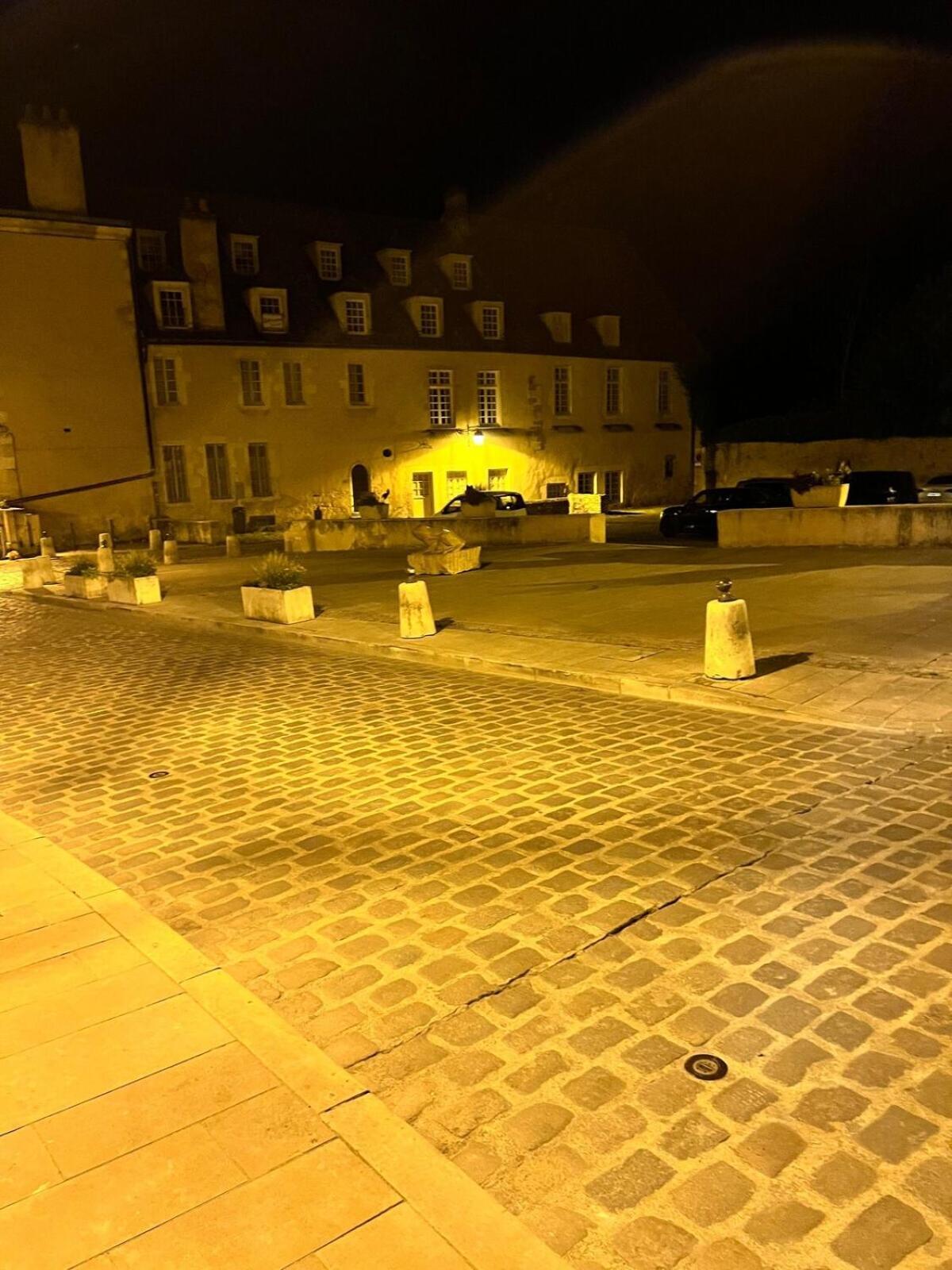 Maison dans quartier historique : La Grenouille Avallon Extérieur photo