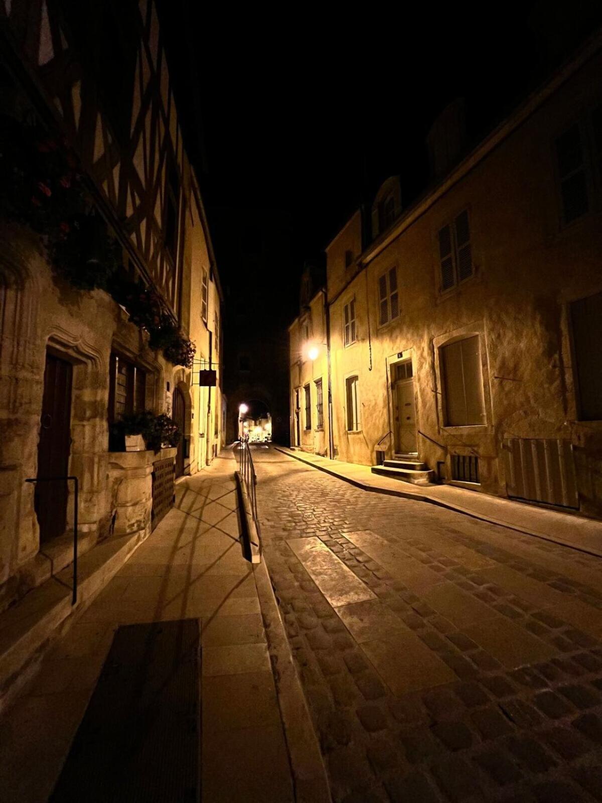 Maison dans quartier historique : La Grenouille Avallon Extérieur photo