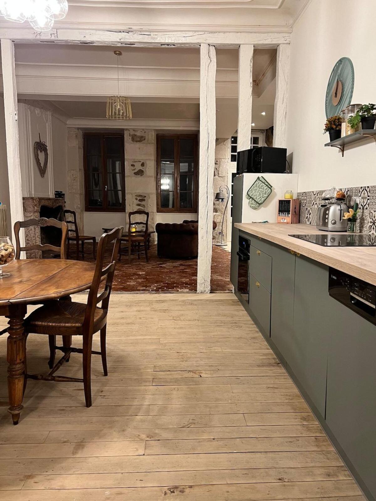 Maison dans quartier historique : La Grenouille Avallon Extérieur photo