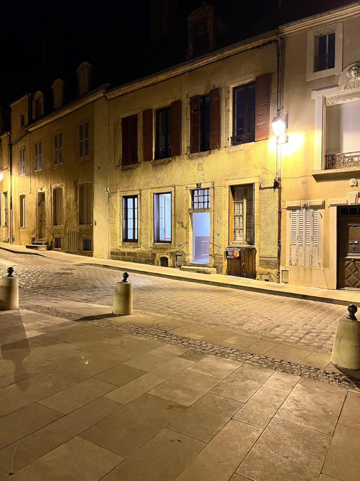 Maison dans quartier historique : La Grenouille Avallon Extérieur photo