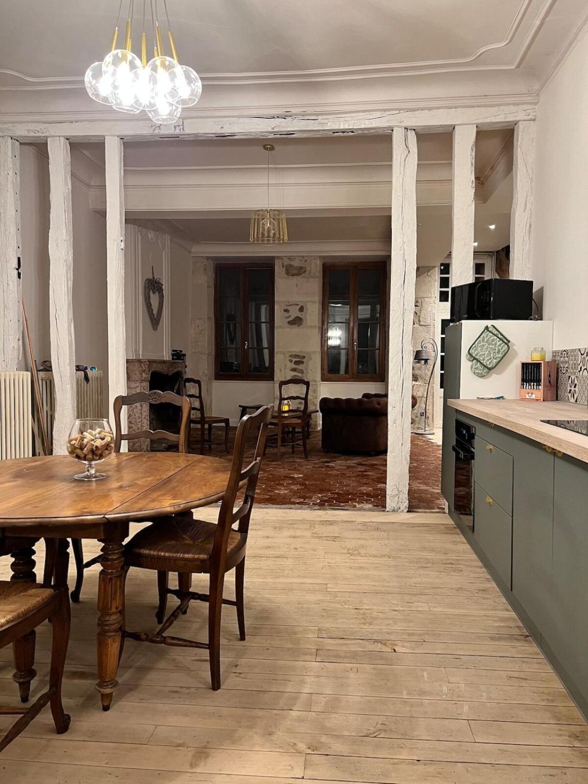 Maison dans quartier historique : La Grenouille Avallon Extérieur photo