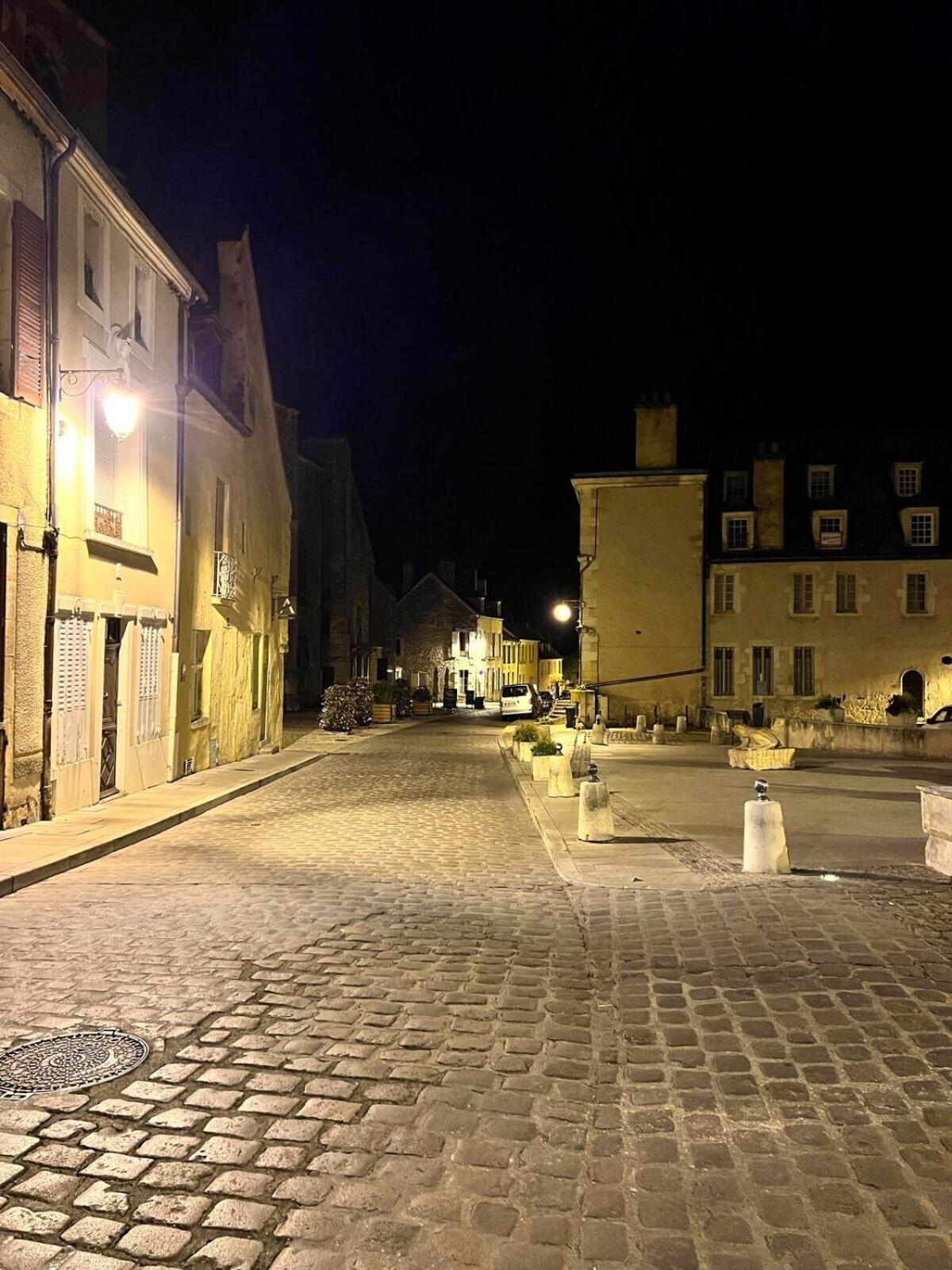 Maison dans quartier historique : La Grenouille Avallon Extérieur photo