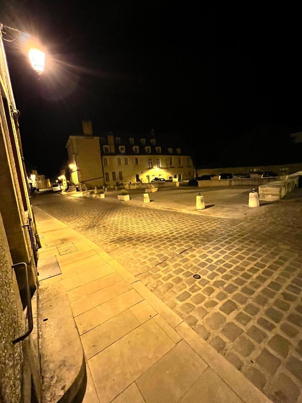 Maison dans quartier historique : La Grenouille Avallon Extérieur photo