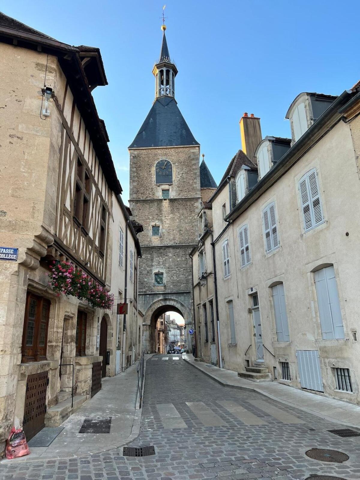 Maison dans quartier historique : La Grenouille Avallon Extérieur photo